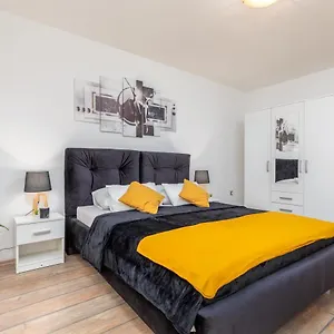 https://apartment-sandra-pula.in-istria.net